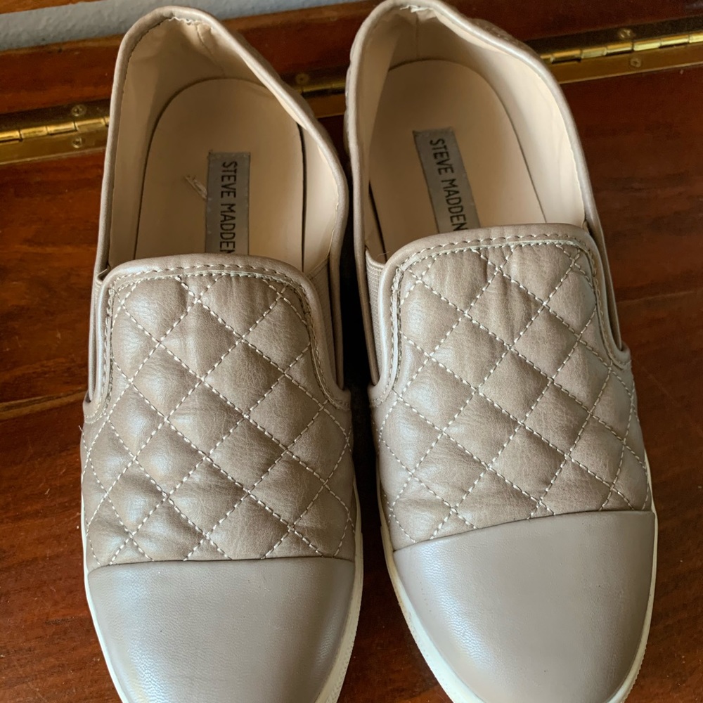 STEVE MADDEN slip ons